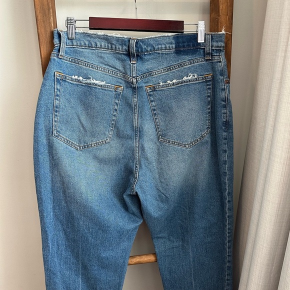 Abercrombie Curve Love Ultra High Rise Ankle Straight Jean - Picture 5 of 8